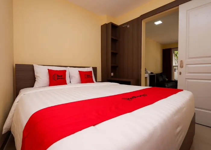 RedDoorz Plus Near Paragon Mall