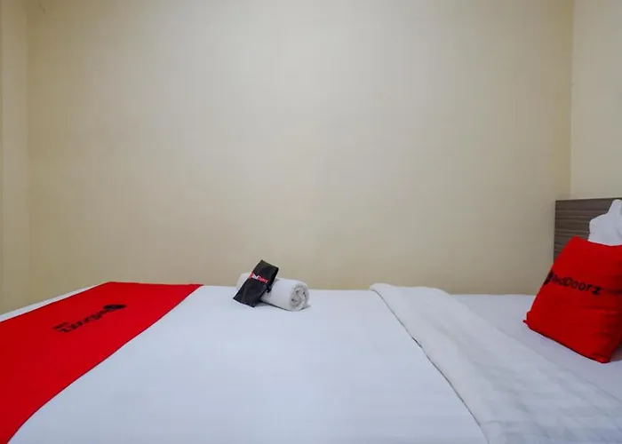 RedDoorz Plus Near Paragon Mall