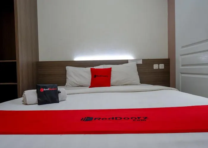 RedDoorz Plus Near Paragon Mall